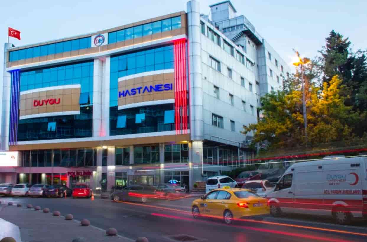 Fachada del hospital Özel Duygu Hastanesi, en Estambul
